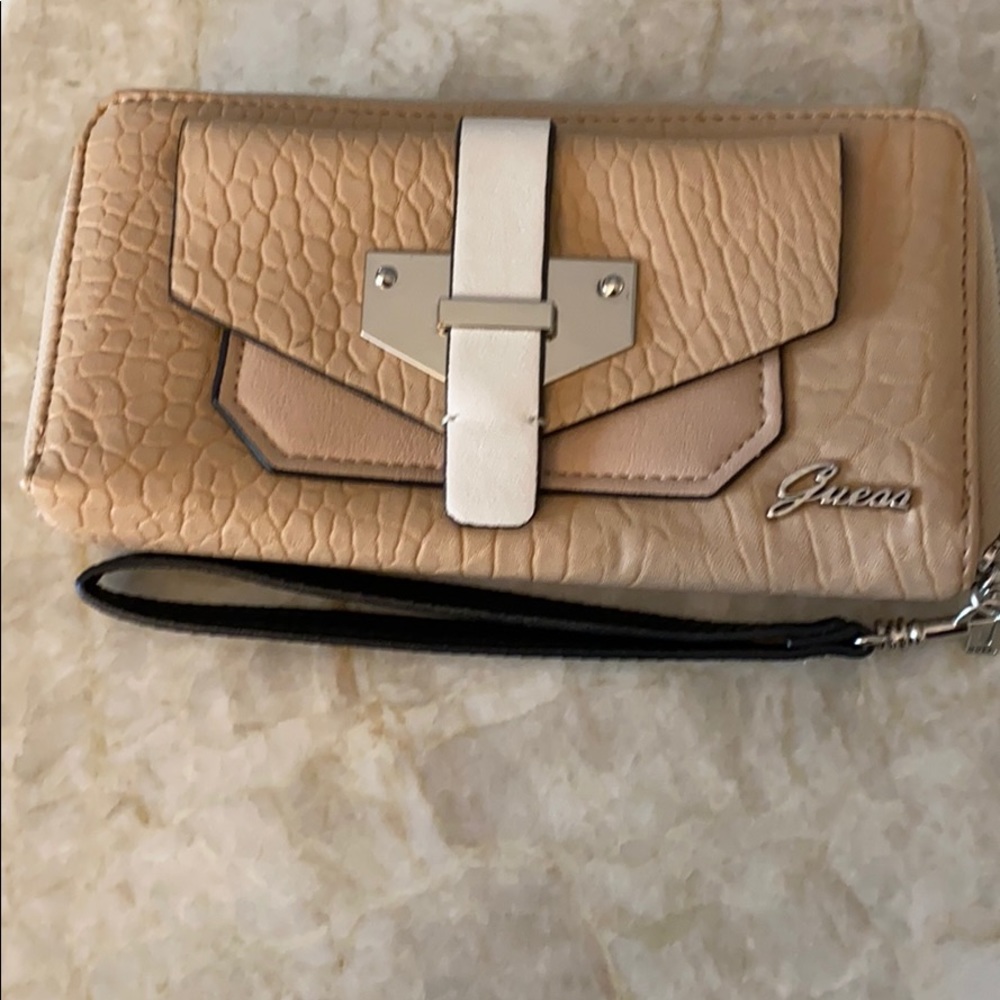 Guess wristlet
